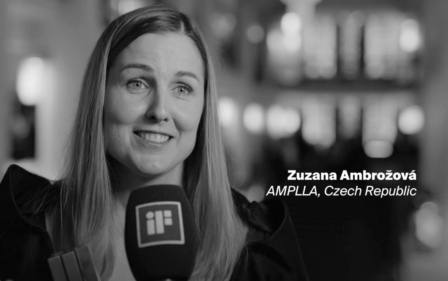 iF DESIGN AWARD NIGHT: Together with her team, Zuzana Ambrožová receives an iF DESIGN AWARD Gold 2022 for HUSSECHUCK - a fire extinguisher designed by AMPLLA.
